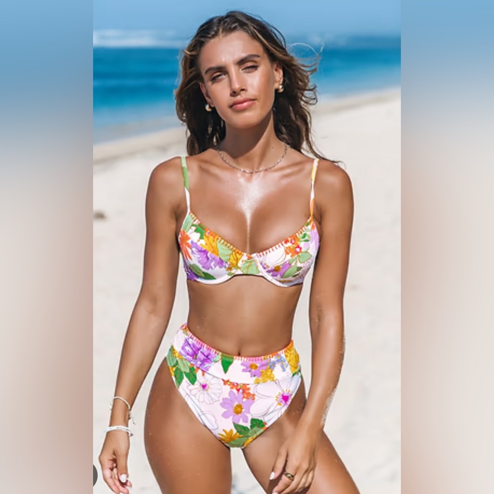 CUPSHE Floral Bikini! Never worn - Top L and Bottoms M